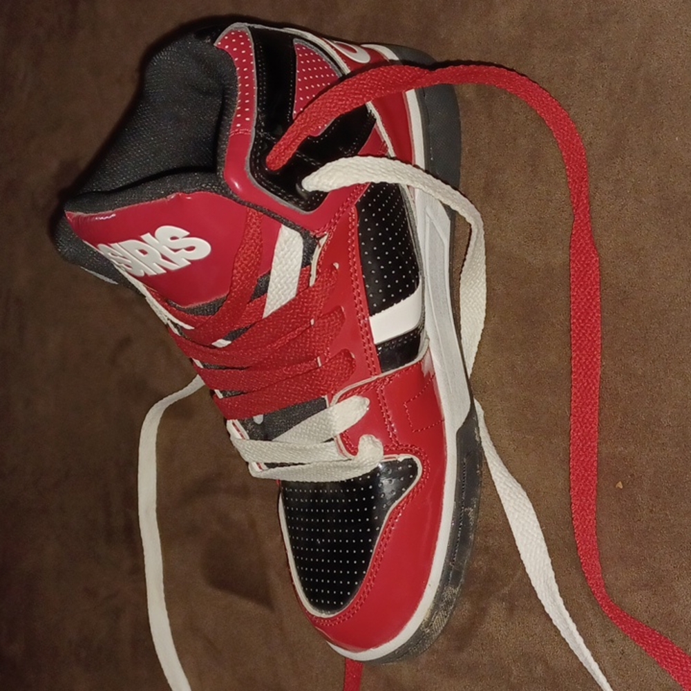 *DISCONTINUED* *RARE* BLACK, RED, AND WHITE OSIRIS SNEAKERS
